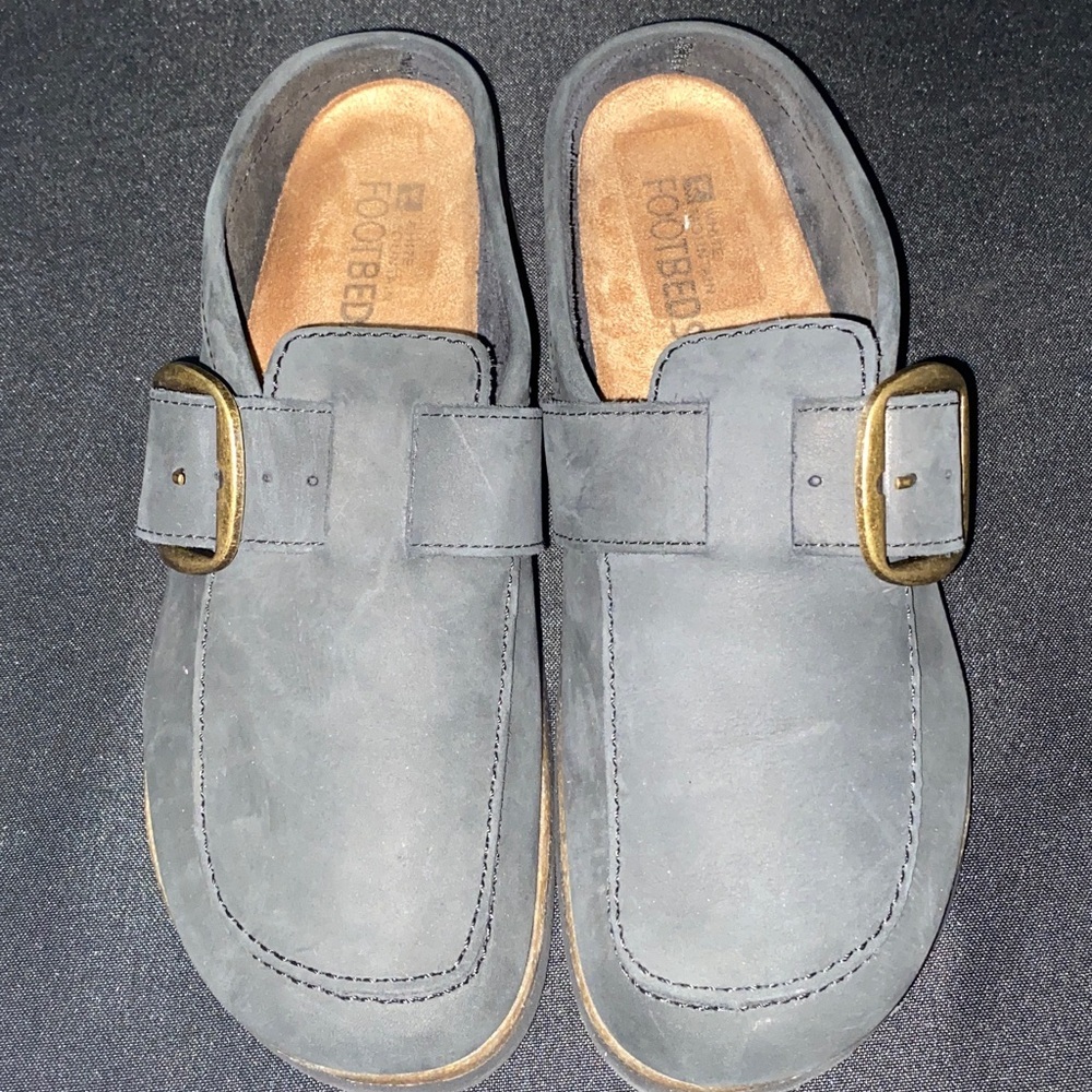 WHITE MOUNTAIN FOOTBEDS BLACK LEATHER MULES‎ NO SIZE TAG MEASURES APPROX 11” EUC